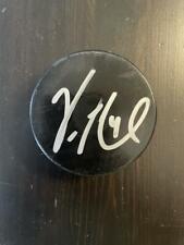 VINCENT LACAVALIER SIGNED AUTOGRAPH HOCKEY PUCK - TAMPA BAY LIGHTNING CAPTAIN
