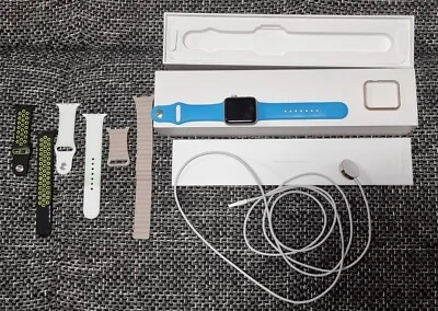 Apple Watch Series 2, 42 mm Display inkl. Armbänder und Ladekabel  - Bild 1 von 4