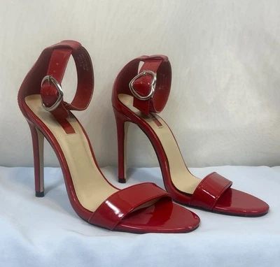 Sandalias de tacón alto con hebillas de corazón rojo para mujer Store Display Forever 21 zapatos / EE. UU. 7 Foto 1 de 4