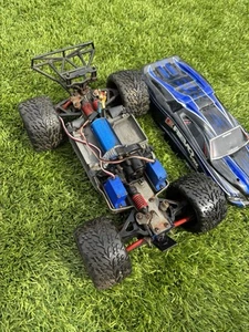 Traxxas E-Revo VXL Brushless 1/16 4WD - Picture 1 of 3