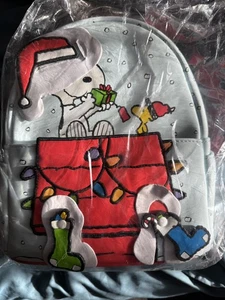 LOUNGEFLY Peanuts Snoopy Woodstock Schnee Weihnachten Urlaub Mini Rucksack Brandneu mit Etikett - Bild 1 von 1