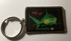 Llavero de metal Sea World Souvenir de colección - Encuentro con terrores del tiburón profundo - Imagen 1 de 3