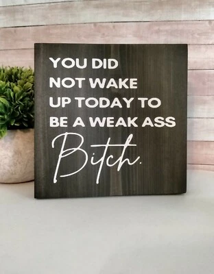 Letrero de madera motivacional You Did Not Wake Up Today To Be A Weak As* B*Tch Foto 1 de 3