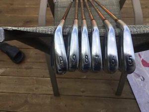 Titleist T100S Linkshandeisen 5-9 + T300 PW - Bild 1 von 10
