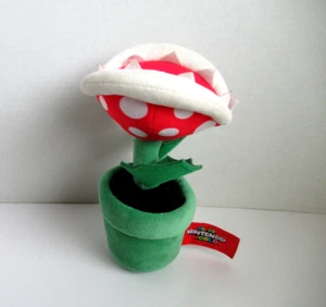 Super Nintendo World Piranha Plant Plush Universal Studios Hollywood - Picture 1 of 4