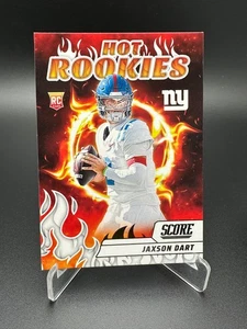 2025 Panini Score - Hot Rookies Jaxson Dart #6 RC - New York Giants - Bild 1 von 2