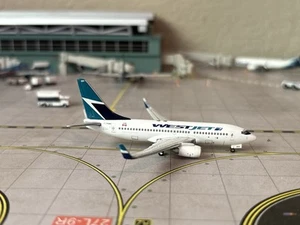 1:400 Gemini Jets West Jet 737-700 - Picture 1 of 6