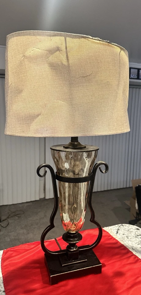  LÁMPARA DE MESA DE CRISTAL ÁMBAR EMILIANA AL MÁXIMO  Foto 1 de 4