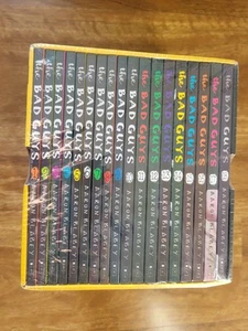 The BAD GUYS 18 Books Paperback Set by Aaron Blabey - Picture 1 of 3