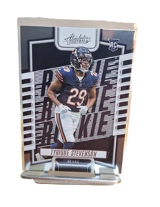 2023 PANINI ABSOLUTE... TYRIQUE STEVENSON... CARTA ROOKIE... NUMERO CARTA 174 - Foto 1 di 3