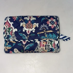 Vera Bradley Harry Potter Home to Hogwarts Wallet - Picture 1 of 7