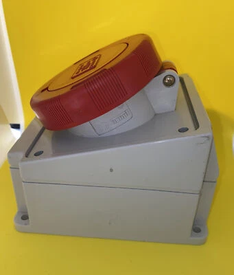 ILME - 16A, 415V, Surface Mount CEE Socket, 3P+N+E, Red, IP67 PEW 1665 PP - Image 1 of 4