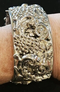 Vintage Wide Silver Tone Repousse Ornate Leaves Design Hinged Bangle Bracelet - Picture 1 of 3