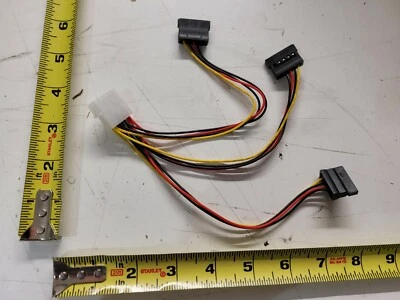 4 Pin IDE Molex zu 3 Serial ATA SATA Power Splitter Verlängerungskabel Con. Neu  - Bild 1 von 2