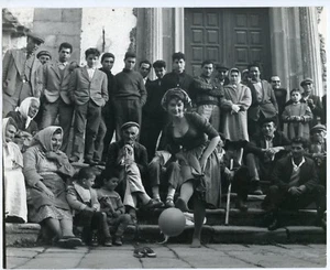 Sylva Koscina Playing Football - Great Snapshot - 20162 - Picture 1 of 1