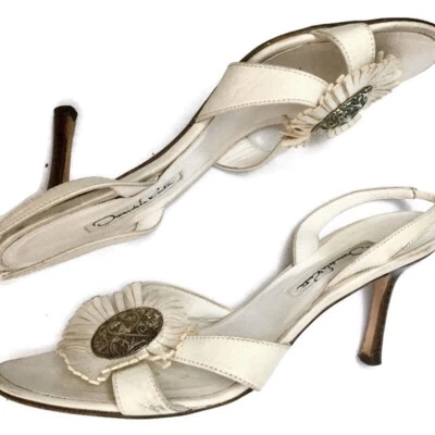 Sandalia Oscar de la Renta Gatito Tacón Eslinga Adornada Flecos Marfil 7.5 37.5 Foto 1 de 4