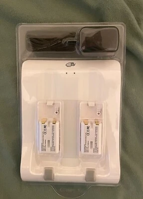 Mad Catz Nintendo Wii Dual Controller Charging Station Aircharge Inductive NISP - Image 1 of 3