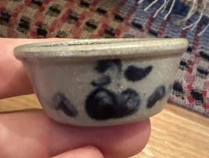 Vtg Miniature Rowe Stoneware Pottery Blue Decorated Milk Crock 1 7/8” Wide - Picture 1 of 5