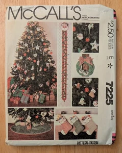 McCall's 7225 Christmas Accessories Pattern Stocking Wreath One Size Uncut - Picture 1 of 2