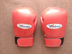 Winning Boxing Gloves 8oz MS200B Pro Type Red Made in Japan Authentic Gear Used - Picture 1 of 3