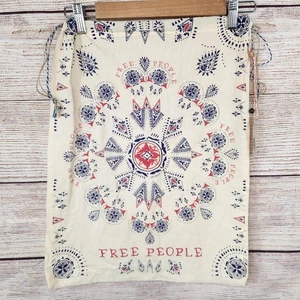 "Bolsa antipolvo Free People XL con cordón de almacenamiento con estampado boho de 15,5"" x 19,5""" - Imagen 1 de 8