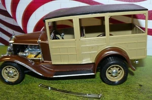 1/24 - 1/25 model of vintage Model A Ford Woodie - Picture 1 of 7