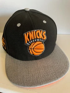 Gorra de lana ajustada New York Knicks New Era 59Fifth negra/naranja talla 7 3/8 - Imagen 1 de 9