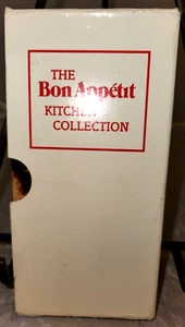 Vintage The Bon Appetit Kitchen Collection Lot Of 4 Pocket Cookbooks & Case 1983 - Picture 1 of 7