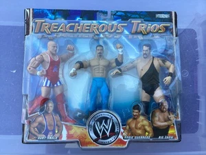 Figura de lucha libre WWE Jakks Treacherous Trio 3 Eddie Guerrero Big Show Kurt Angle - Imagen 1 de 2