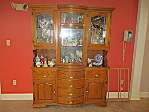 Traditional Styke Oak China Buffet And Hutch - Picture 1 of 1