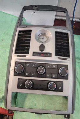 Chrysler Town and Country 2008 09 2010 panel de ajuste de tablero con temperatura OEM 1DR161D5AB Foto 1 de 4