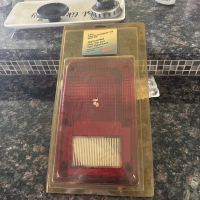 Luz de freno de lámpara trasera roja lente transparente lado del pasajero para camioneta Dodge Ram 1978-1993 Foto 1 de 4