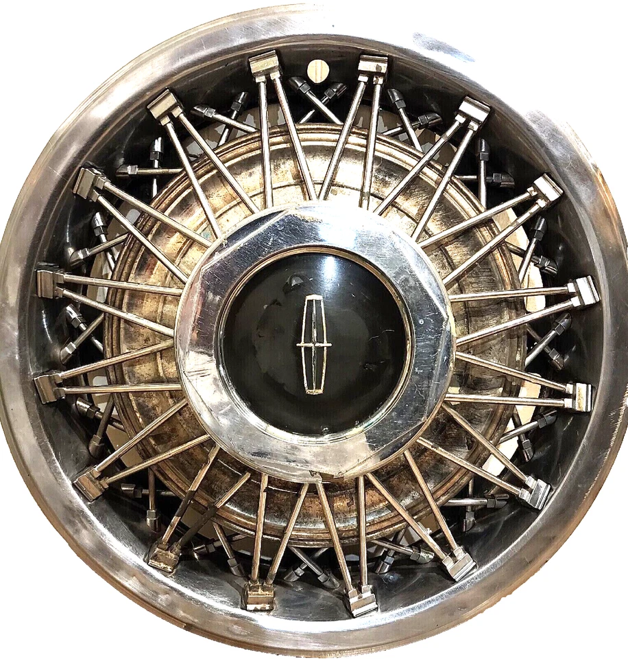 Lincoln Town Car 1978-1982; etc. Cubierta de rueda de radios de alambre de 15" Foto 1 de 1