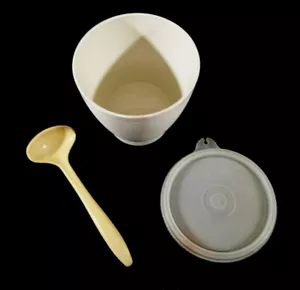 Tupperware Condimate Caddy Almond Replacement Bowl & Seal w/ Harvest Gold Ladle - Foto 1 di 8