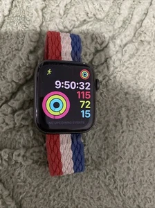 Apple Watch Series Se Nike avec une petite rayure - Photo 1 sur 10