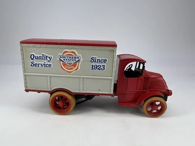 Ertl Replica Mack Bull Dog Southern States Delivery Truck Fair Condition - Image 1 of 4