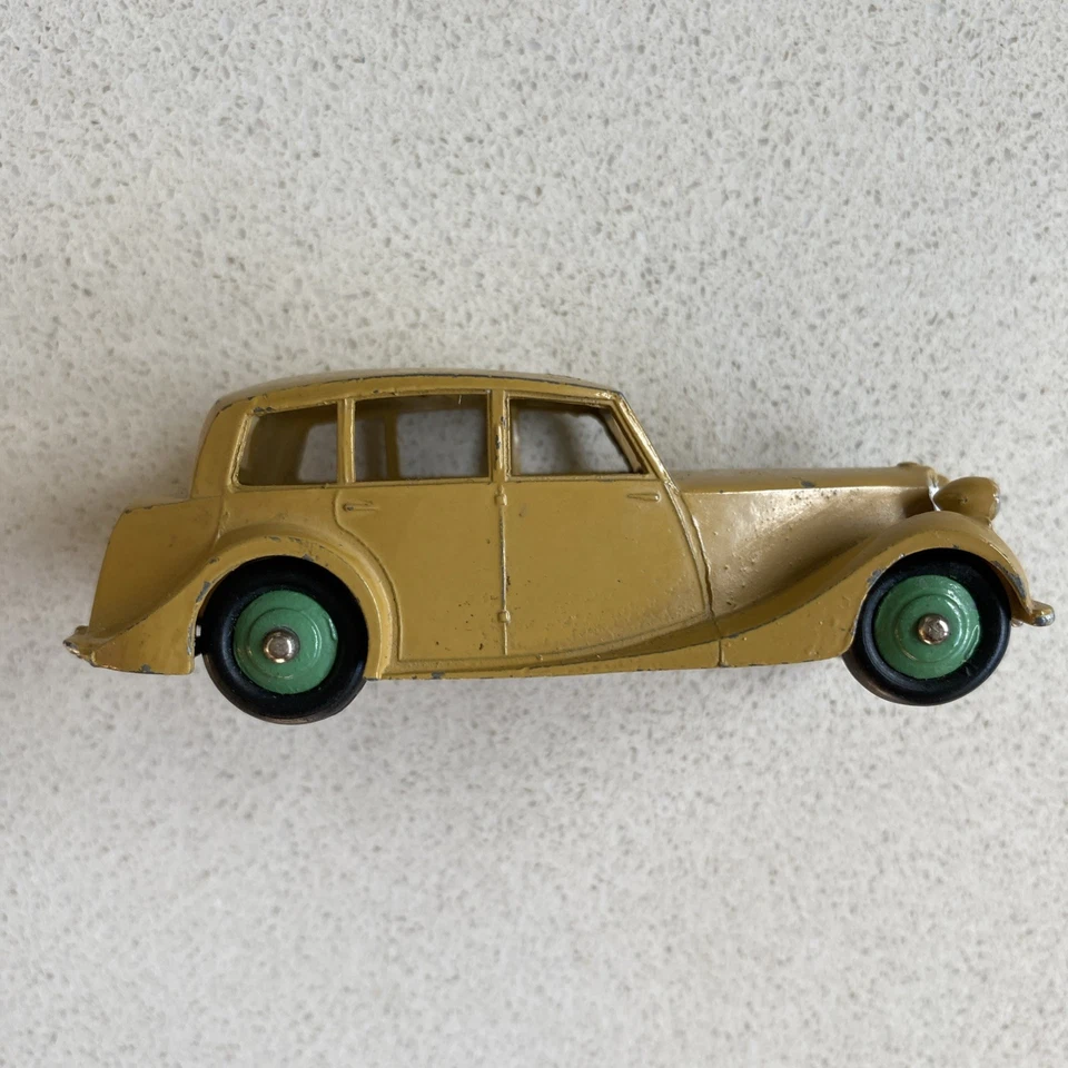 Dinky Toys 151 Triumph 1800 Saloon Near Mint Original Vintage Piece - Image 1 of 4