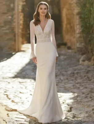 Glamorosos Vestidos de Novia Sencillos Satén Vestidos de Novia Encaje Cuello en V Mangas Largas Foto 1 de 4