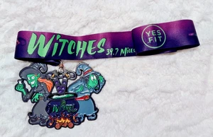 Yes Fit Virtual Running Club Medal WITCHES 39.7 Miles RETIRED Challenge - Foto 1 di 3