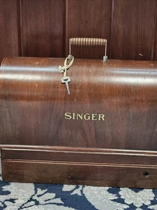 Vintage SINGER Sewing Machine SERVICED Carrying Case Motor Driven B.T.7 Model 99 - Picture 1 of 15