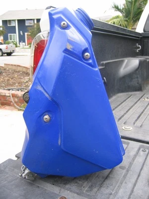 1996 1997 1998 YZ250 & 96-01 YZ125 YAMAHA COMPLETE OEM GAS FUEL TANK VERY NICE - Image 1 of 4