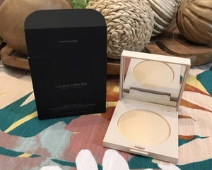 Real Flawless Luminous Pressed Powder-Translucent by Laura Mercier - 0.24 oz - Picture 1 of 9