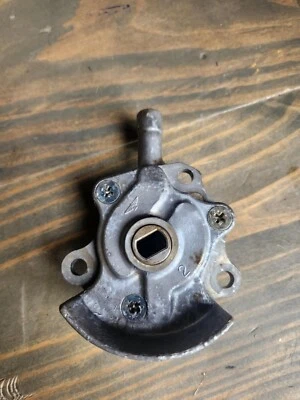 1987 HONDA GOLDWING GL1200AAC Aspencade CLUTCH OIL PUMP BODY 15221-371-000 - Image 1 of 4
