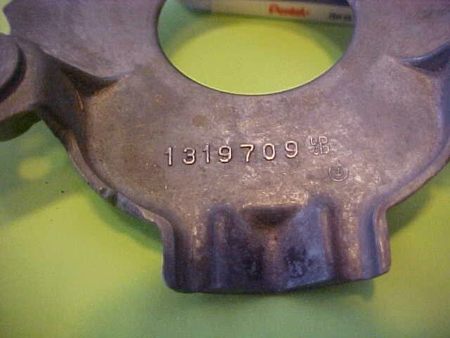 DeSOTO S-14 #1319709 1950 retenedor de anillo de bocina de 3 radios Foto 1 de 4