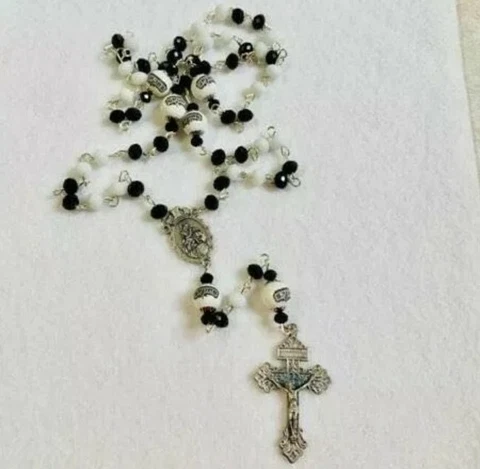 SAN ANTONIO SPURS ROSARY BASKETBALL GLASS BEAD NECKLACE COLLECTOR ORNAMENT NBA Cover