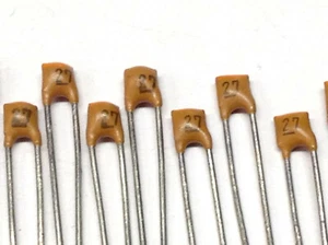 10 Stück HF-Kondensatoren Keramik radial bedrahtet 27pF 63V orange (M2135) - Picture 1 of 5
