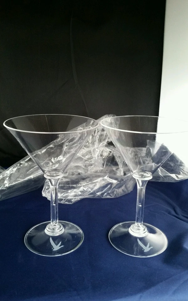 20 tazas/vasos Martini de plástico de marca Grey Goose Collection  Foto 1 de 4