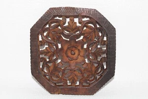 Vintage Untersetzer/Wanddekor geschnitzt mit Blättern und Blumen Achteck 6" - Bild 1 von 4