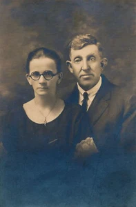 Vintage Original Photograph Of Stern Looking Couple - Picture 1 of 2