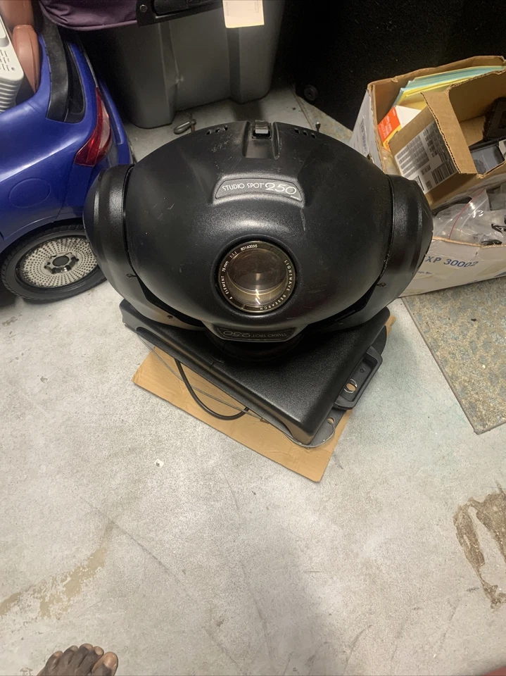 Set of 2High End Systems Studio Spots 250 - Image 1 of 3